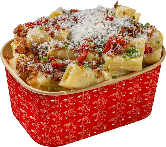 La Carbonara : pancetta et bacon croustillants, tomates séchées, parmesan râpé et ciboulette, dans le bol rouge Le Pastaman.